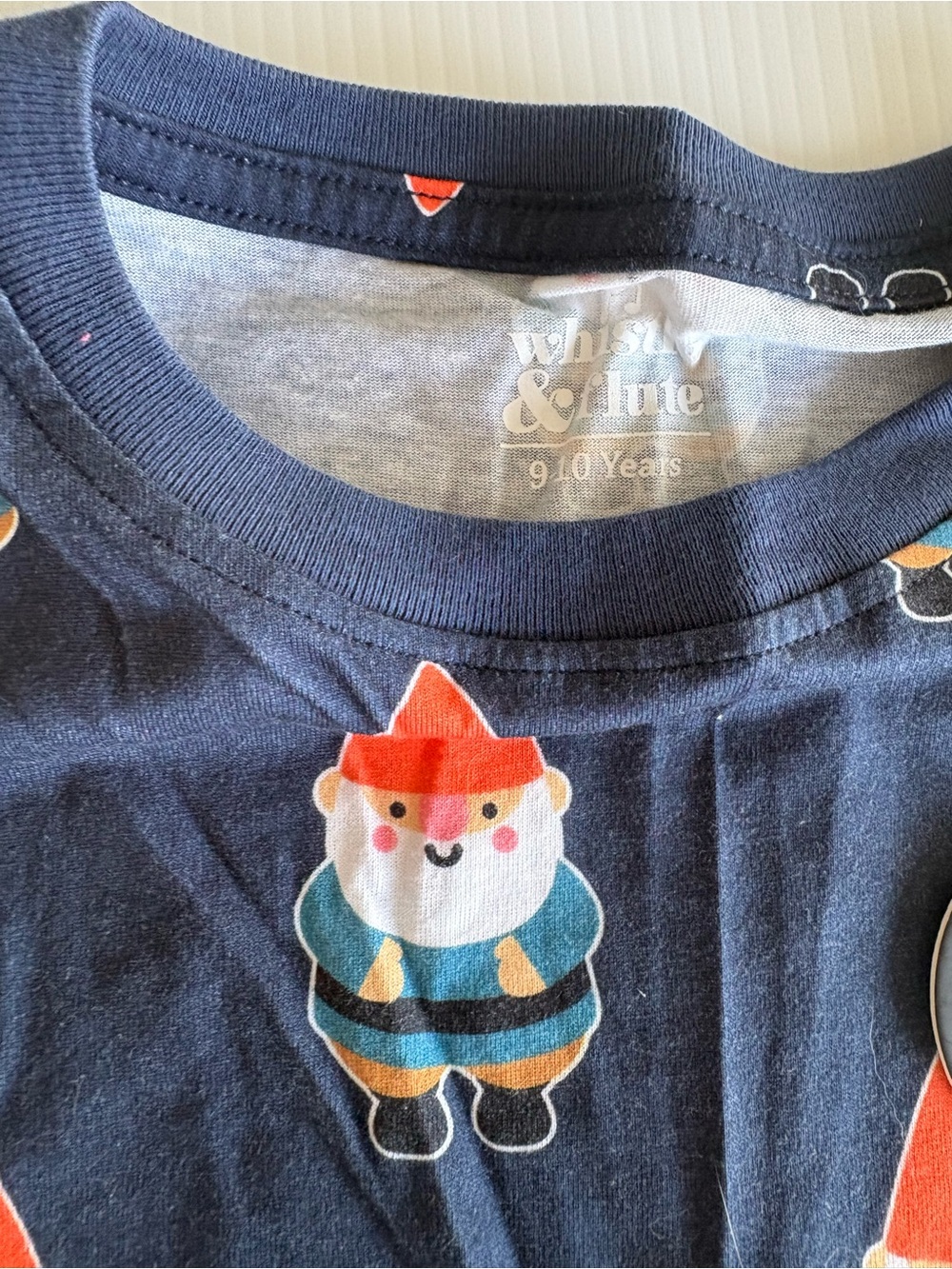 9/10yr NEW Whistle And Flute Gnome T-shirt - Picture 3 of 5